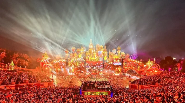 Tomorrowland Tailandia paquete